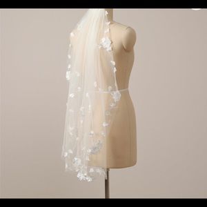 3D floral bridal fingertip veil